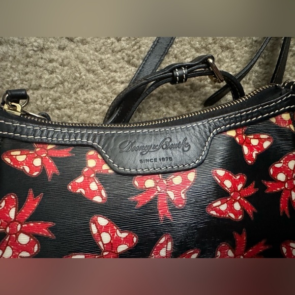 Minnie Bows Vinyl Dooney and Bourke Authentic Disney Parks CB Purse - Picture 4 of 6